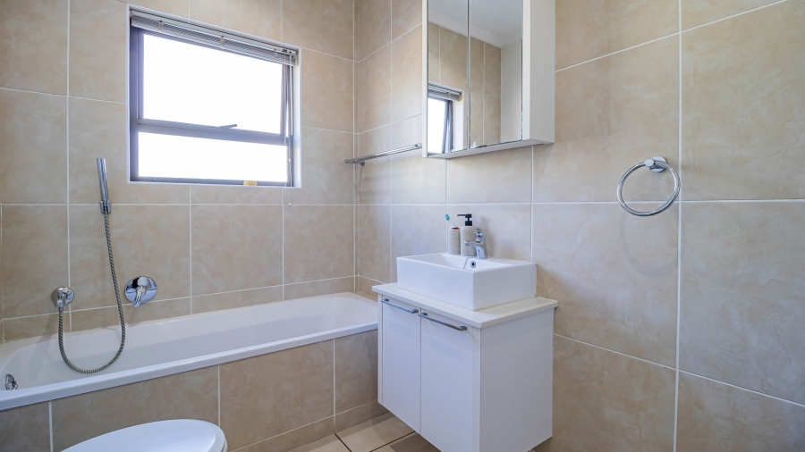 1 Bedroom Property for Sale in Lonehill Gauteng