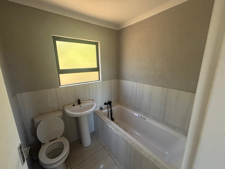 2 Bedroom Property for Sale in Vaaloewer Gauteng