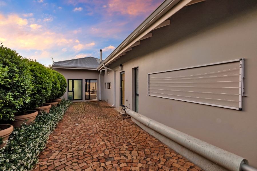 4 Bedroom Property for Sale in Linden Gauteng
