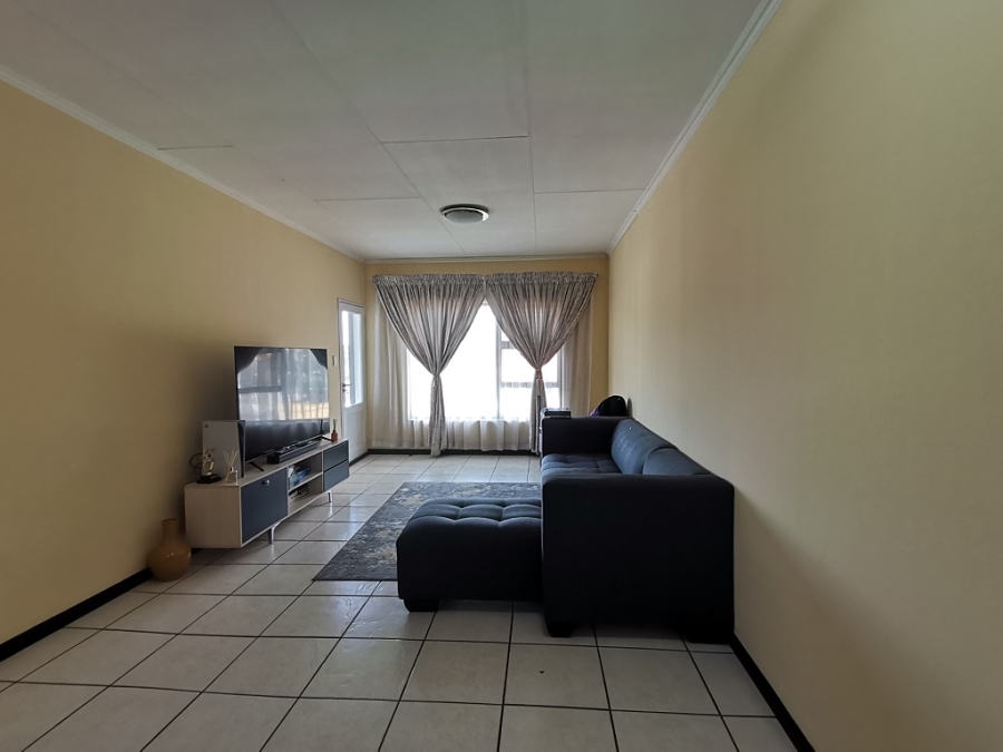 2 Bedroom Property for Sale in Oakdene Gauteng