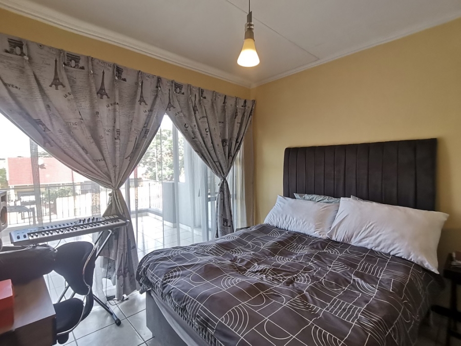 2 Bedroom Property for Sale in Oakdene Gauteng