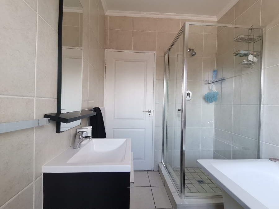 2 Bedroom Property for Sale in Oakdene Gauteng