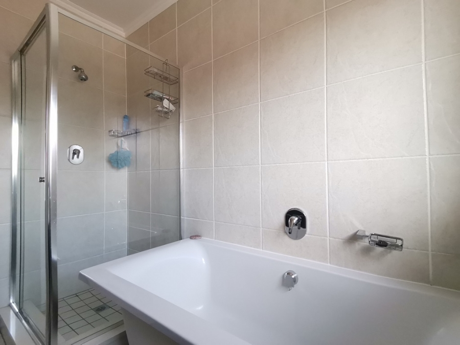 2 Bedroom Property for Sale in Oakdene Gauteng