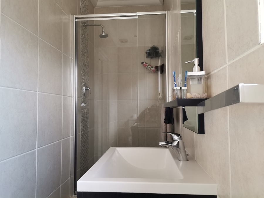 2 Bedroom Property for Sale in Gleneagles Gauteng