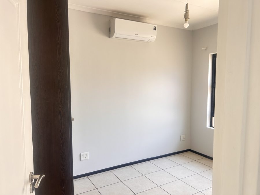 To Let 2 Bedroom Property for Rent in North Riding Gauteng