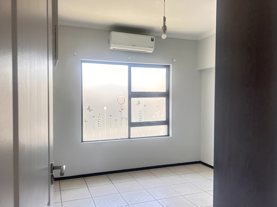 To Let 2 Bedroom Property for Rent in North Riding Gauteng