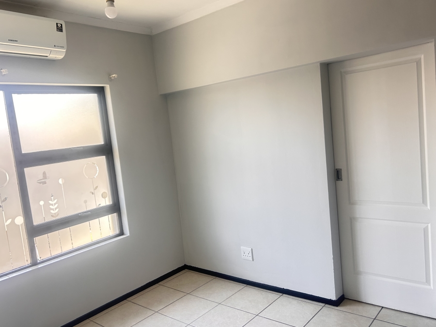 To Let 2 Bedroom Property for Rent in North Riding Gauteng