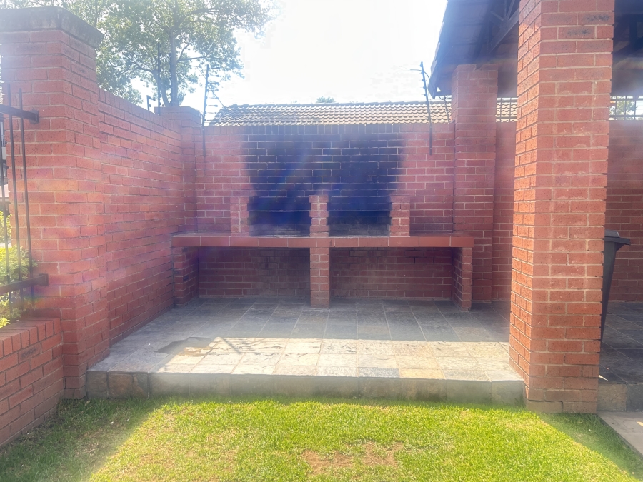 To Let 2 Bedroom Property for Rent in North Riding Gauteng