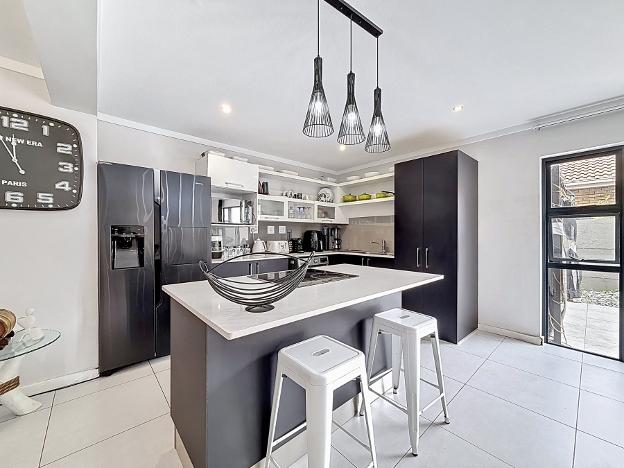To Let 3 Bedroom Property for Rent in Equestria Gauteng