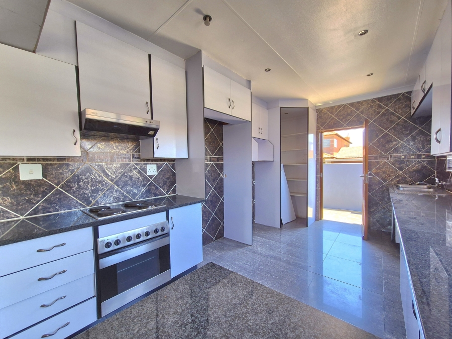 To Let 3 Bedroom Property for Rent in Sonneveld Gauteng