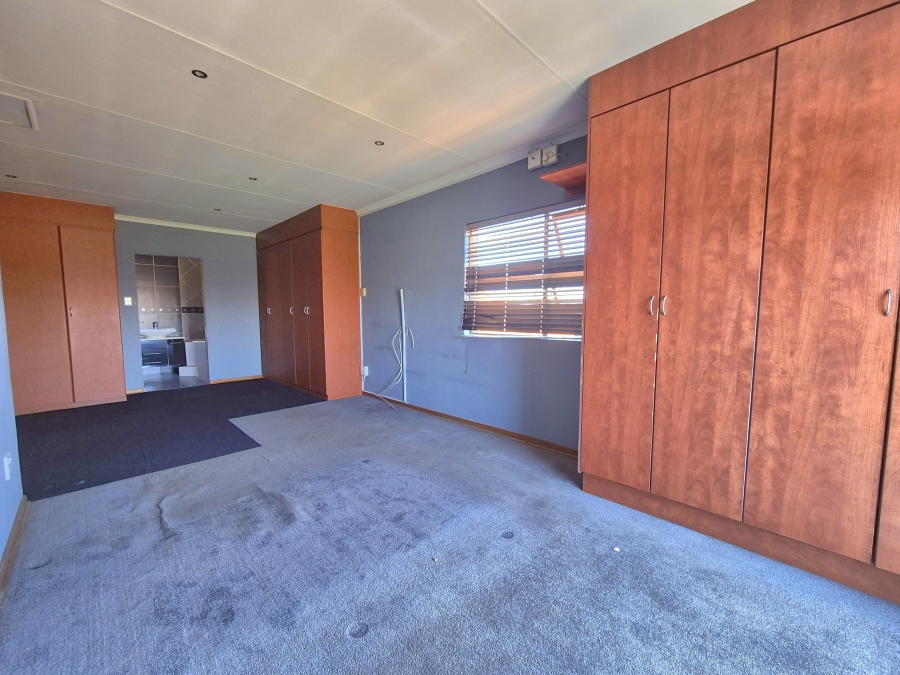To Let 3 Bedroom Property for Rent in Sonneveld Gauteng