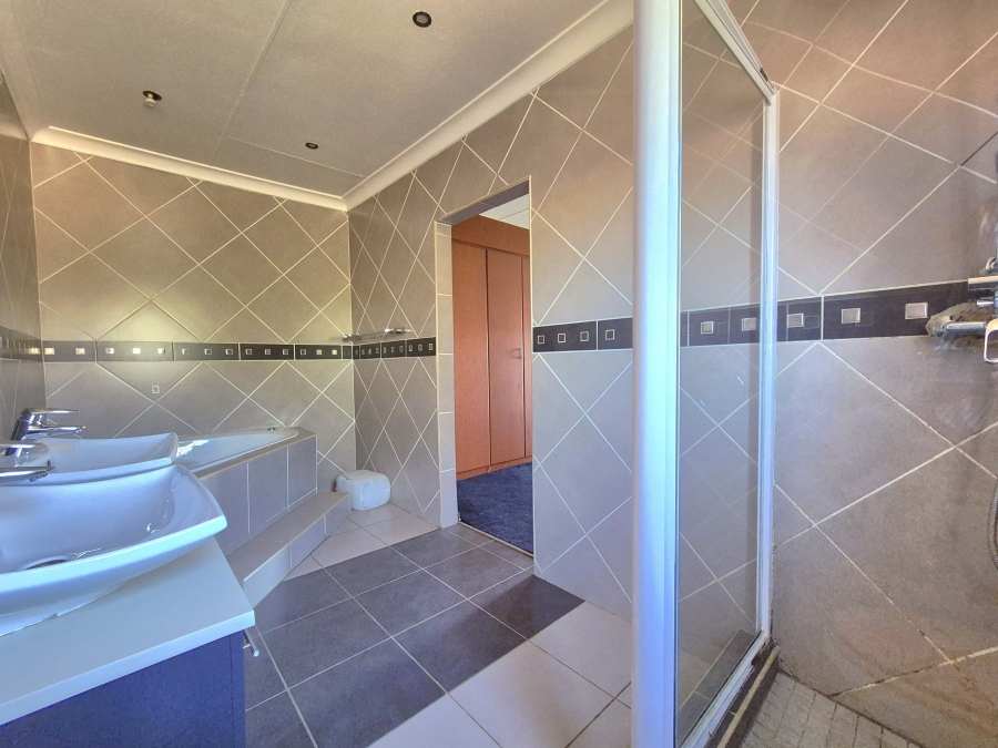 To Let 3 Bedroom Property for Rent in Sonneveld Gauteng