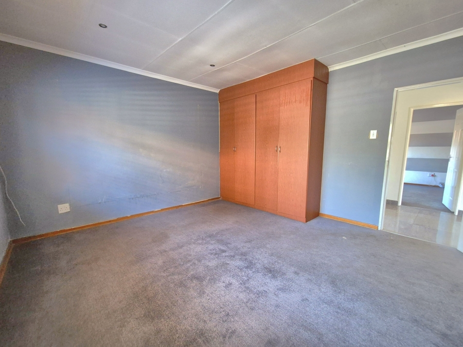 To Let 3 Bedroom Property for Rent in Sonneveld Gauteng