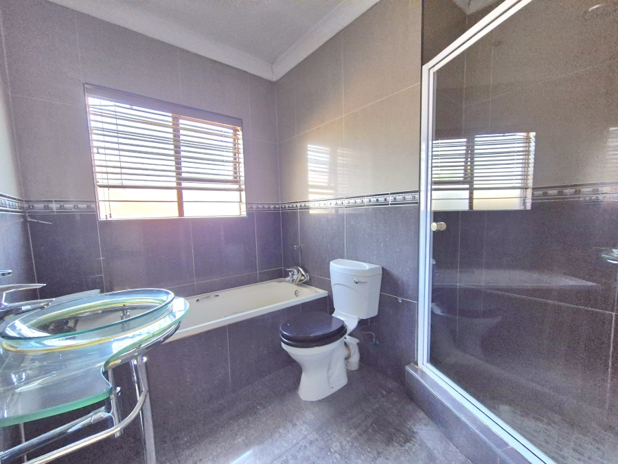 To Let 3 Bedroom Property for Rent in Sonneveld Gauteng