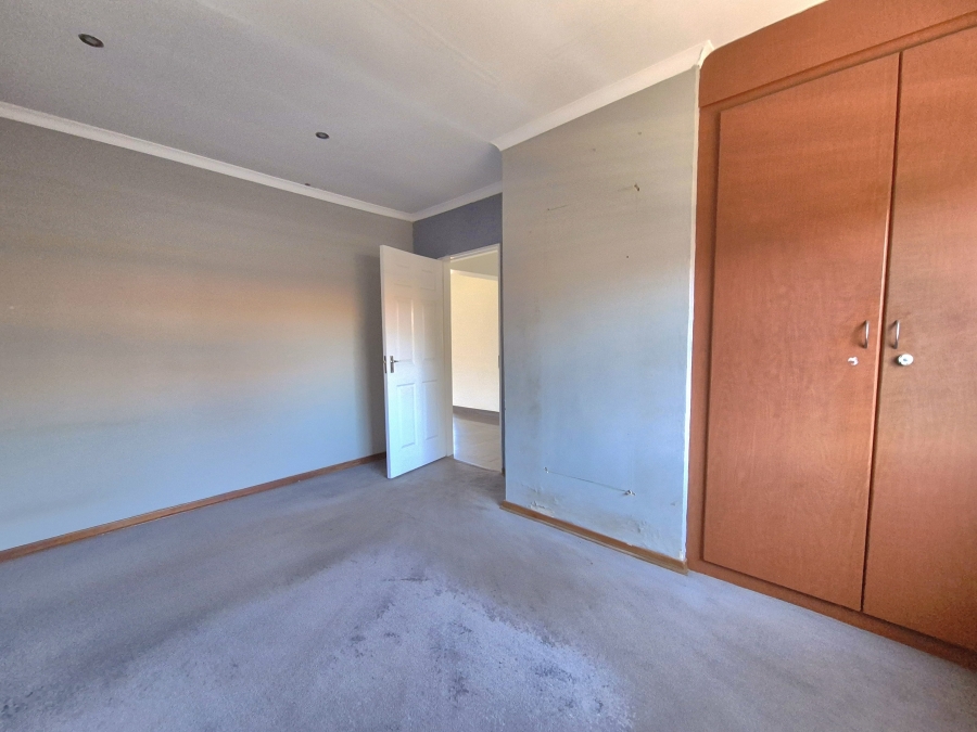 To Let 3 Bedroom Property for Rent in Sonneveld Gauteng