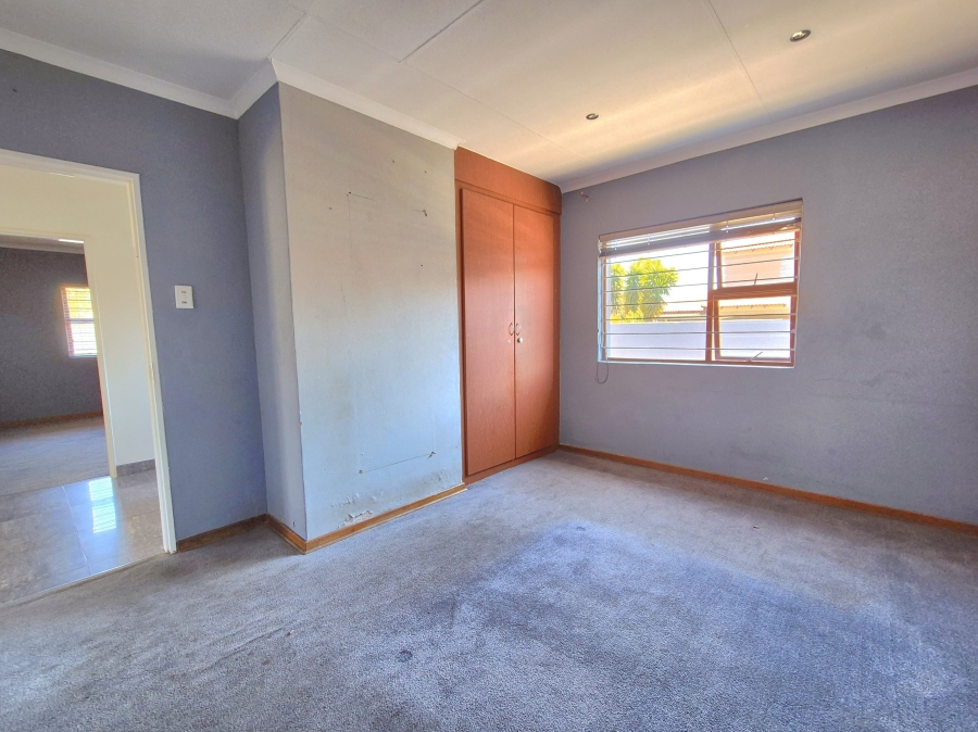 To Let 3 Bedroom Property for Rent in Sonneveld Gauteng