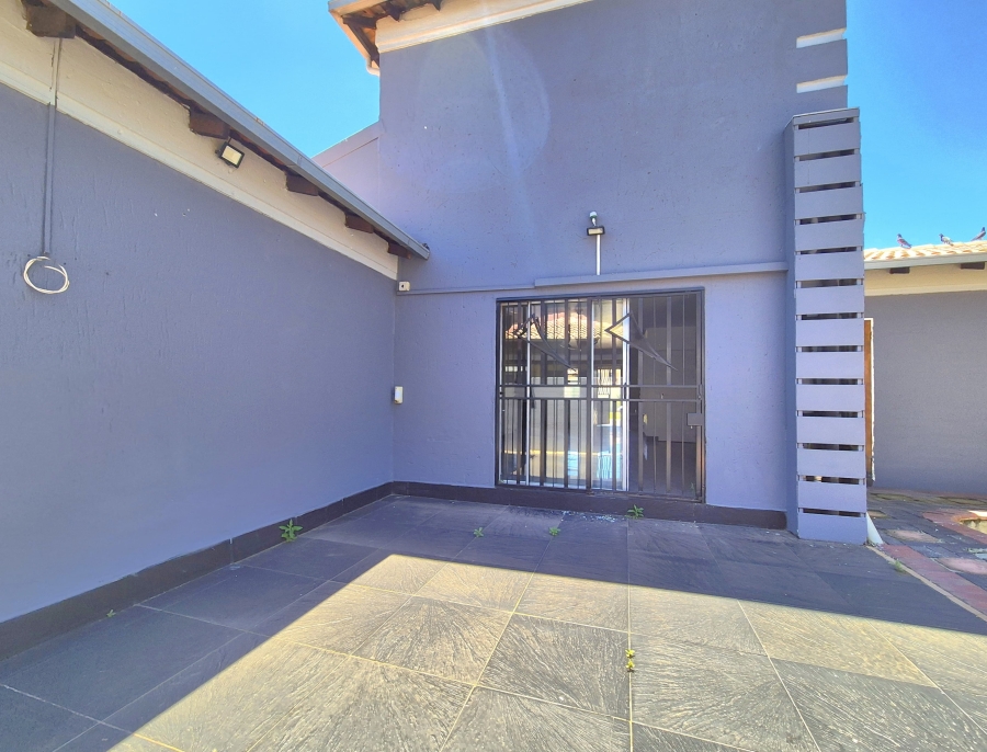 To Let 3 Bedroom Property for Rent in Sonneveld Gauteng
