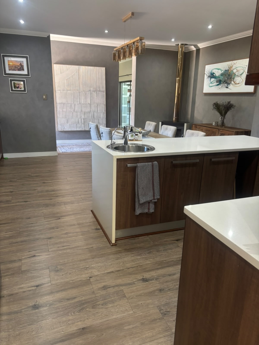 5 Bedroom Property for Sale in Emfuleni Golf Estate Gauteng