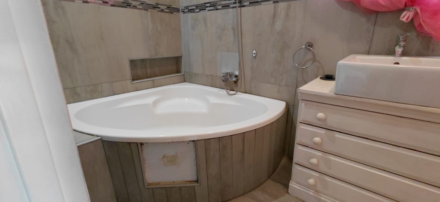 To Let 1 Bedroom Property for Rent in Sunward Park Gauteng