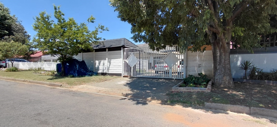 To Let 1 Bedroom Property for Rent in Sunward Park Gauteng