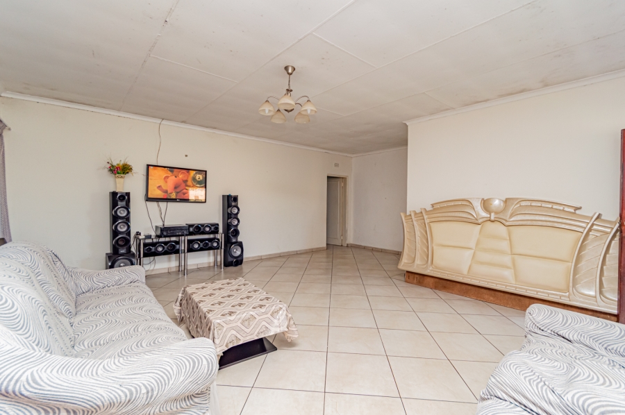 To Let 2 Bedroom Property for Rent in Knoppieslaagte Gauteng