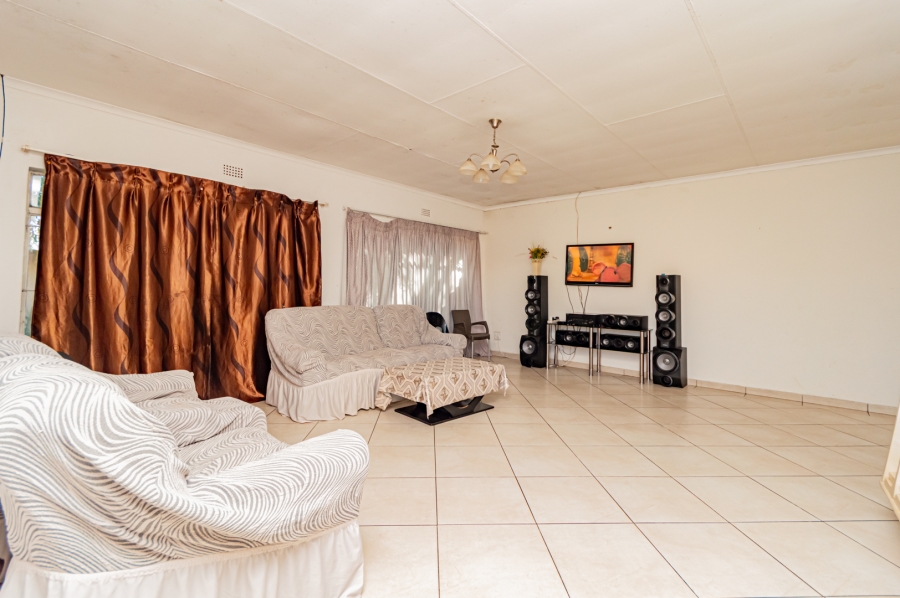 To Let 2 Bedroom Property for Rent in Knoppieslaagte Gauteng