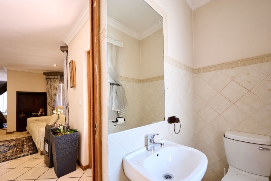 3 Bedroom Property for Sale in Barbeque Downs Gauteng