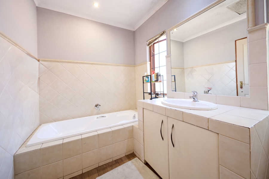 3 Bedroom Property for Sale in Barbeque Downs Gauteng
