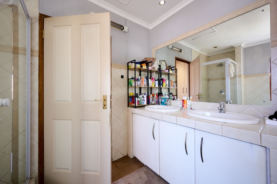 3 Bedroom Property for Sale in Barbeque Downs Gauteng