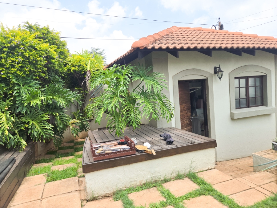 6 Bedroom Property for Sale in Erasmia Gauteng