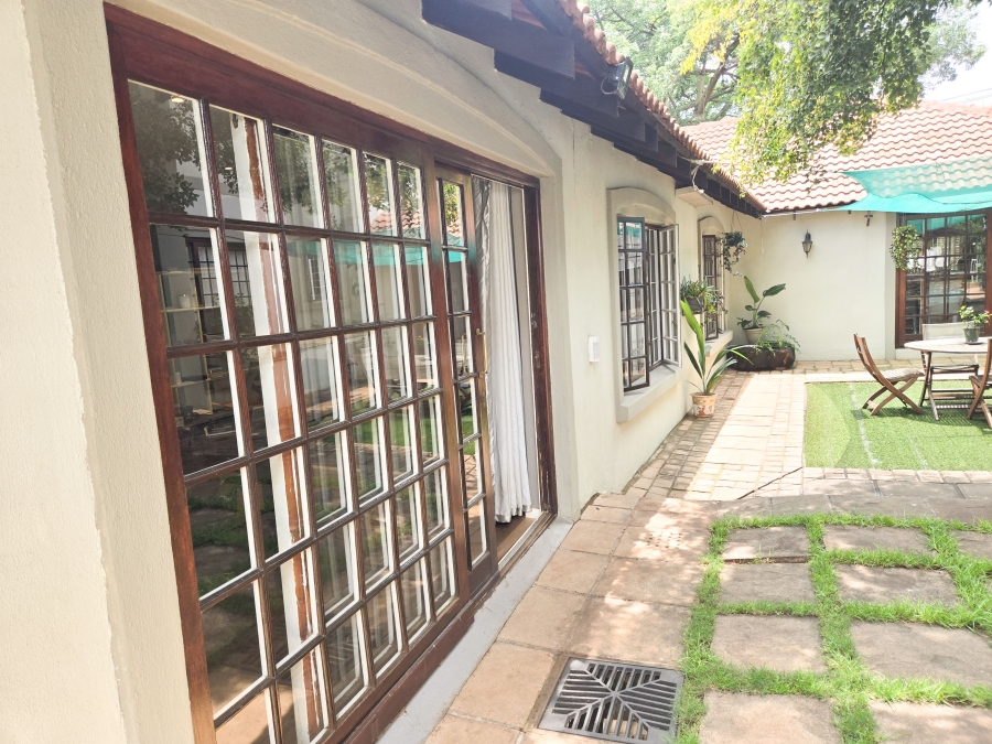 6 Bedroom Property for Sale in Erasmia Gauteng