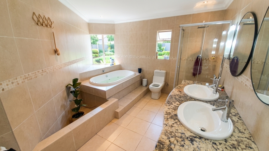 4 Bedroom Property for Sale in Douglasdale Gauteng
