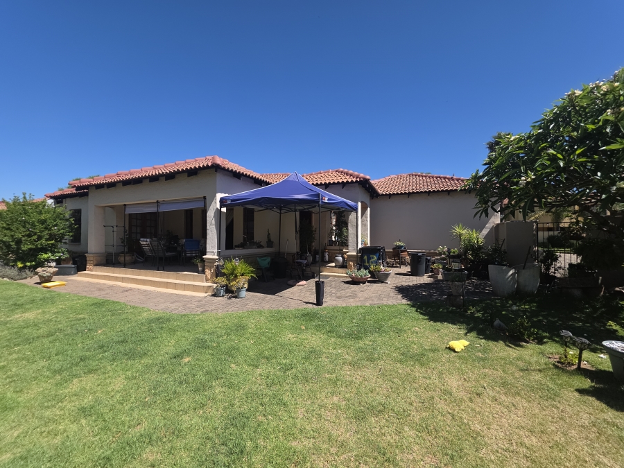3 Bedroom Property for Sale in Noordwyk Gauteng