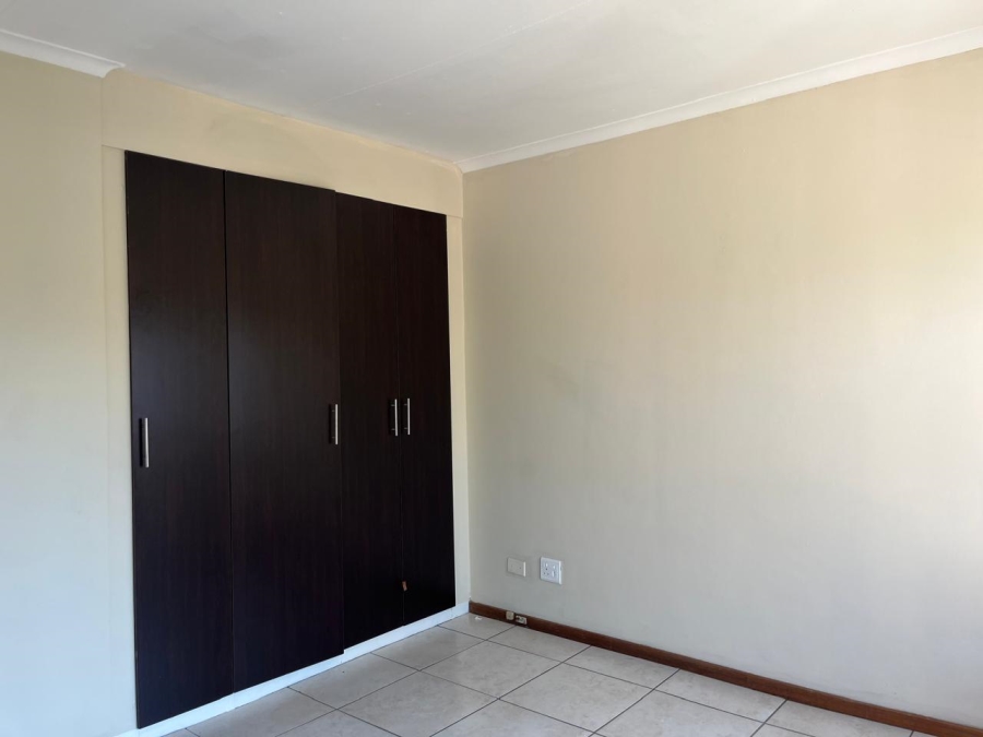 2 Bedroom Property for Sale in Buccleuch Gauteng
