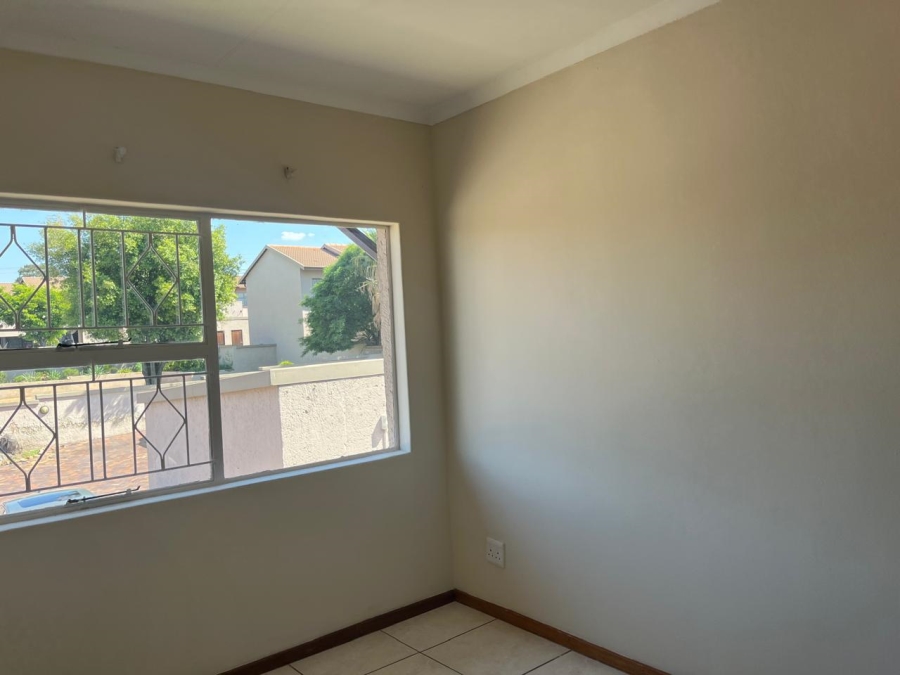 2 Bedroom Property for Sale in Buccleuch Gauteng