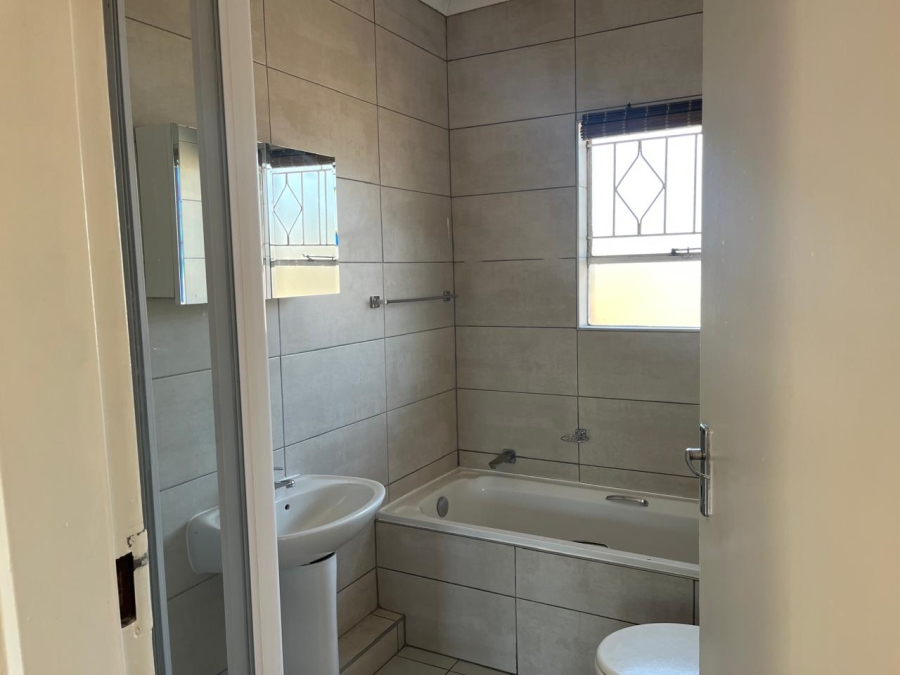 2 Bedroom Property for Sale in Buccleuch Gauteng