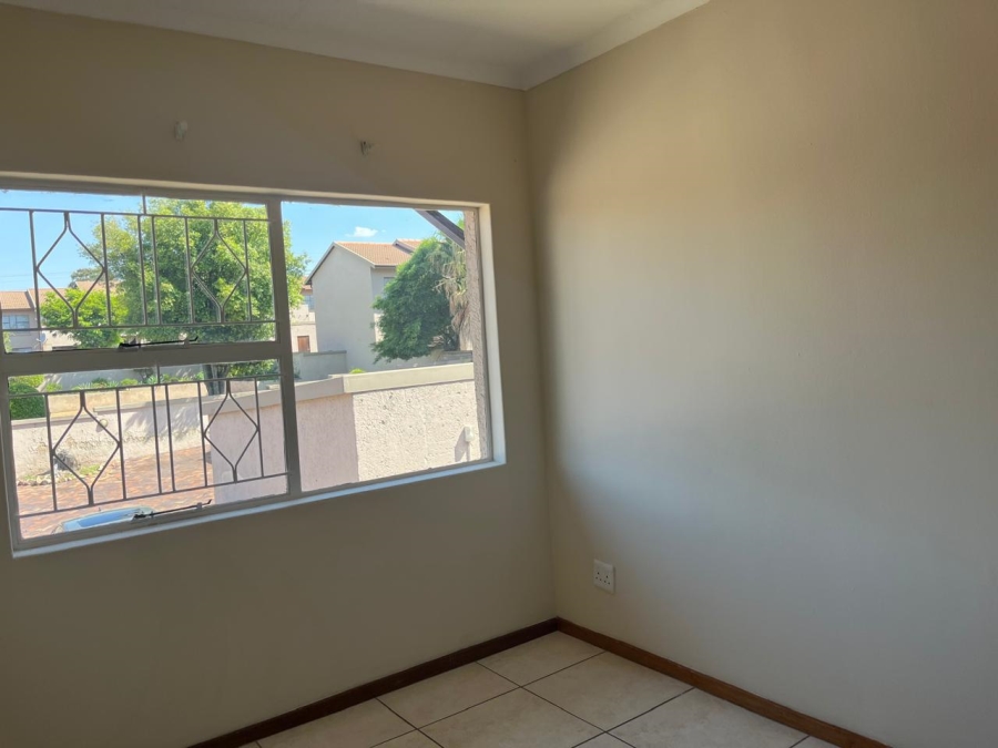 2 Bedroom Property for Sale in Buccleuch Gauteng