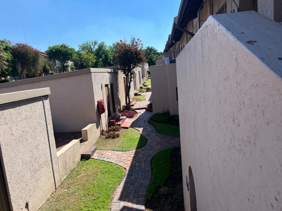 2 Bedroom Property for Sale in Buccleuch Gauteng