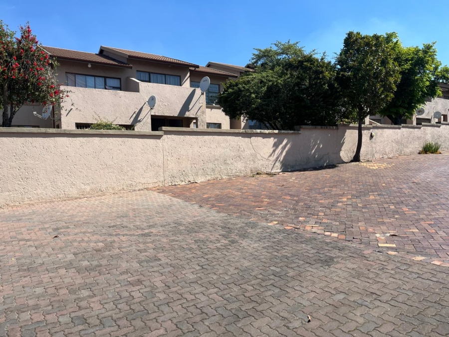 2 Bedroom Property for Sale in Buccleuch Gauteng