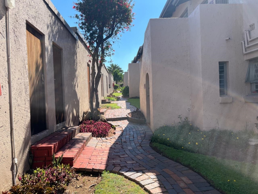 2 Bedroom Property for Sale in Buccleuch Gauteng