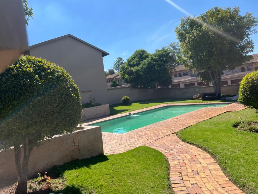 2 Bedroom Property for Sale in Buccleuch Gauteng