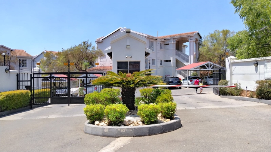 2 Bedroom Property for Sale in Sonneglans Gauteng