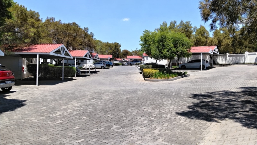 2 Bedroom Property for Sale in Sonneglans Gauteng