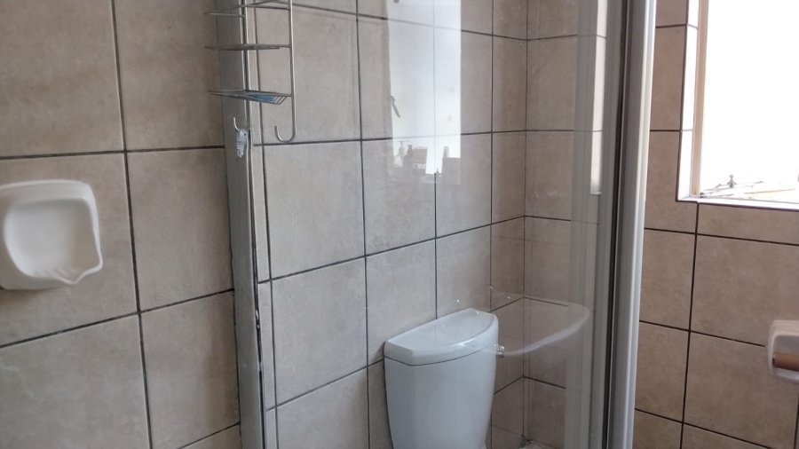 2 Bedroom Property for Sale in Sonneglans Gauteng