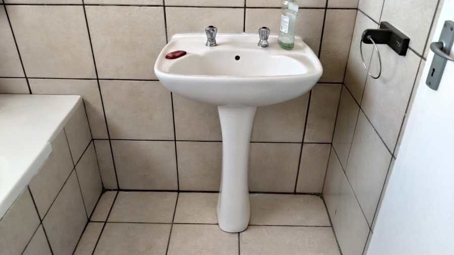 2 Bedroom Property for Sale in Sonneglans Gauteng
