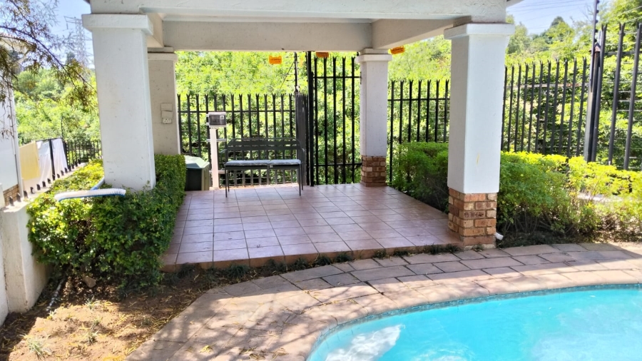 2 Bedroom Property for Sale in Sonneglans Gauteng