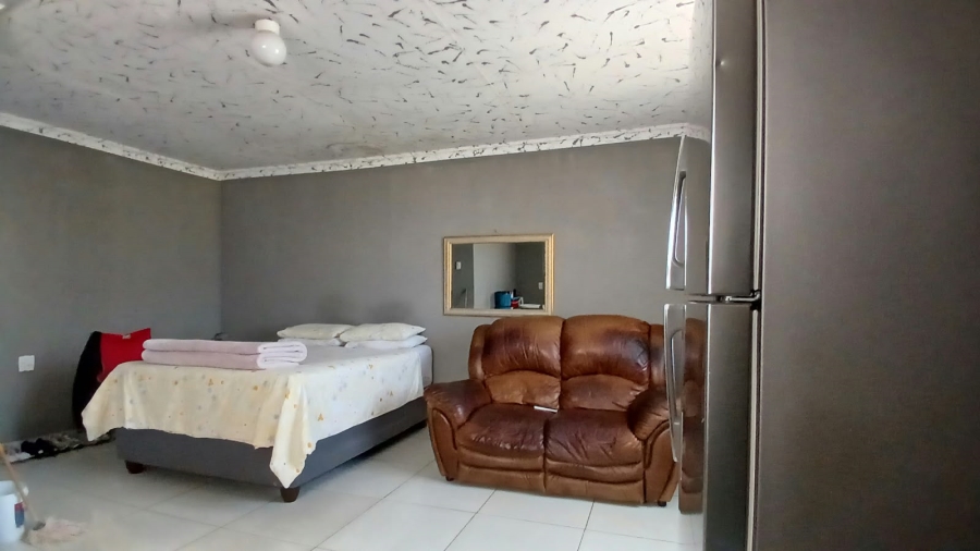 1 Bedroom Property for Sale in Mohlakeng Gauteng