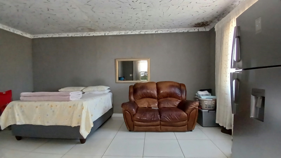 1 Bedroom Property for Sale in Mohlakeng Gauteng
