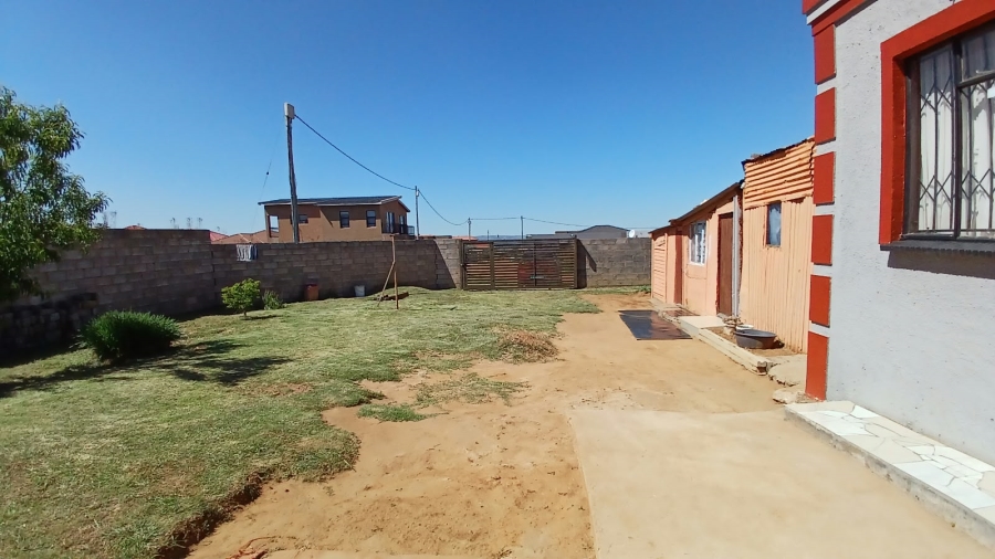1 Bedroom Property for Sale in Mohlakeng Gauteng