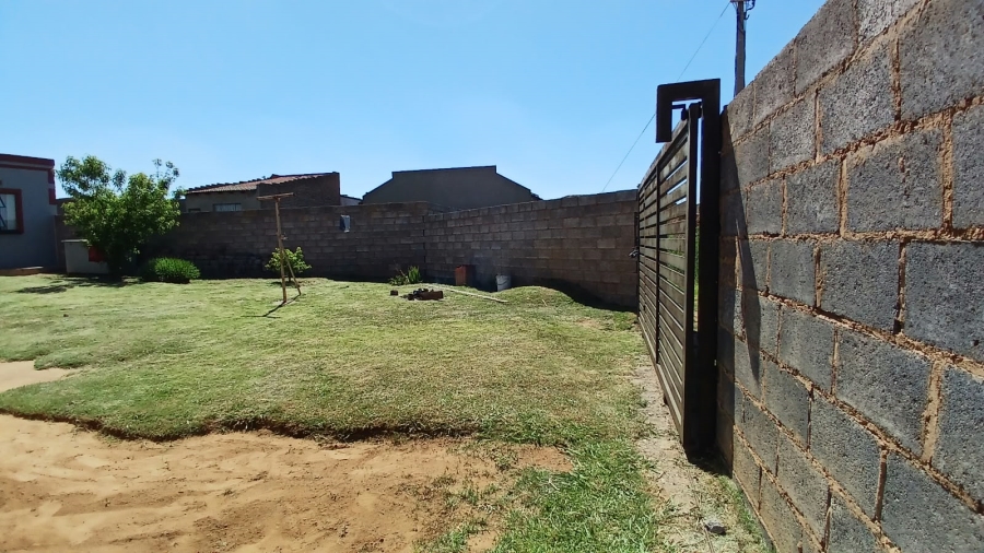 1 Bedroom Property for Sale in Mohlakeng Gauteng